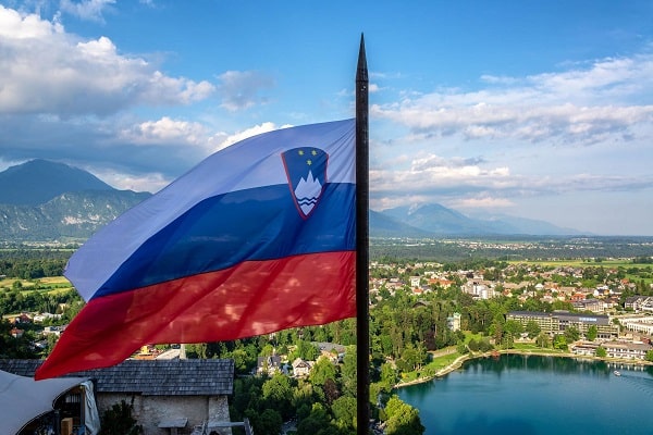 флаг и атрибуты словении